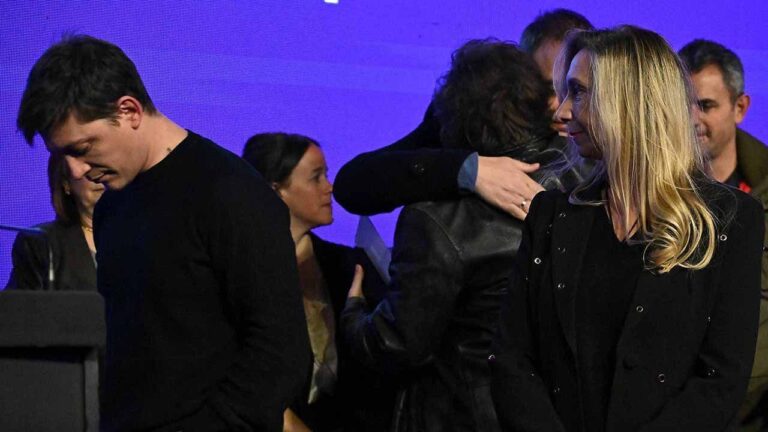 karina y santiago caputo